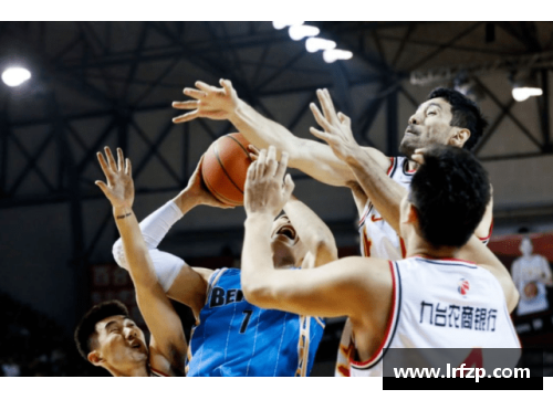 林书豪在NBA比赛中实现三双壮举，备受球迷和媒体称赞
